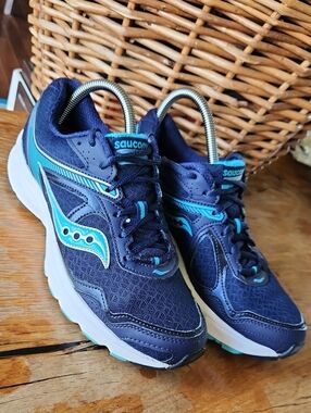 Saucony Cohesion 10 Navy Running Atheltic Shoe Women's Size 9